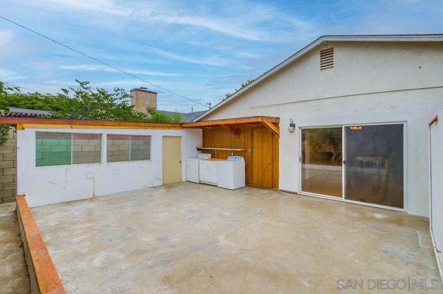 1354 Chalcedony St, San Diego CA: https://media.crmls.org/mediaz/9c6ffa66-5a2d-465c-a561-e13f19512346.jpg
