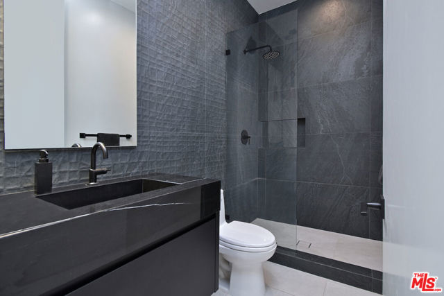 5316 Lennox, Sherman Oaks CA: https://media.crmls.org/mediaz/9c700700-5a34-4522-b390-99818c935ab2.jpg