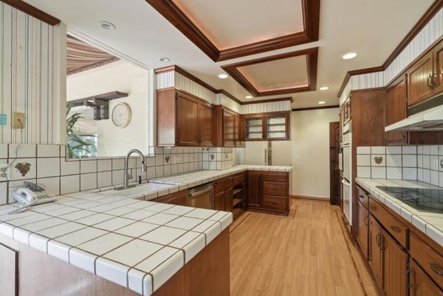 730 Hillsborough Boulevard, Hillsborough CA: https://media.crmls.org/mediaz/9c70af81-1b09-44b8-8551-af759c5052da.jpg