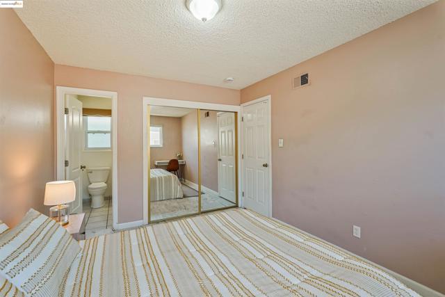 836 Stella St, Vallejo CA: https://media.crmls.org/mediaz/9c70bc47-c2db-4555-bde7-6db559e94a51.jpg