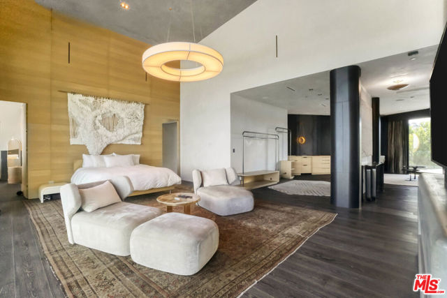 9152 Janice Place, Beverly Hills CA: https://media.crmls.org/mediaz/9c70e516-0247-4162-b357-a299d4913a4f.jpg
