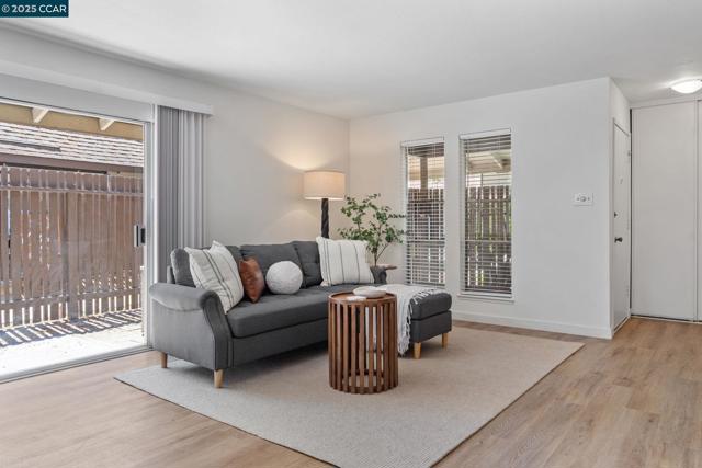 5514 Roundtree Dr, Concord CA: https://media.crmls.org/mediaz/9c713168-8d6b-4724-8775-184915e29c17.jpg