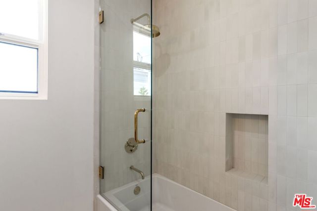 Image 30 of 56 For 4525 Greenbush Avenue