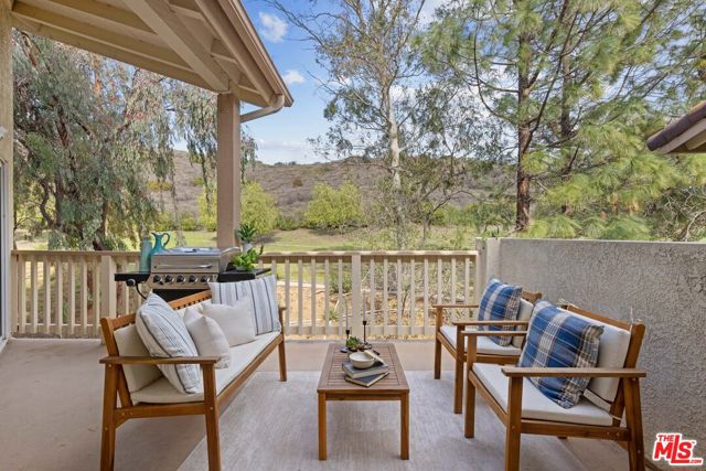 5837 Oak Bend Lane, Oak Park CA: https://media.crmls.org/mediaz/9c715fcb-5669-413f-806d-123f097558bf.jpg