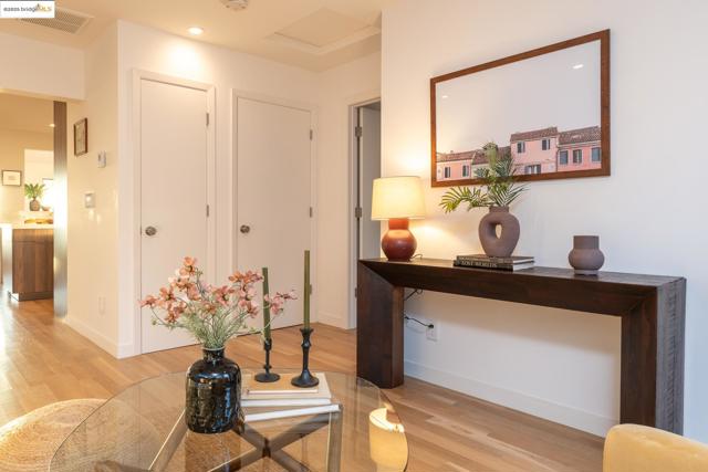 207 Cambridge Ave, Kensington CA: https://media.crmls.org/mediaz/9c71a6bb-d3e1-4c32-acd4-c91eb2e05a4a.jpg