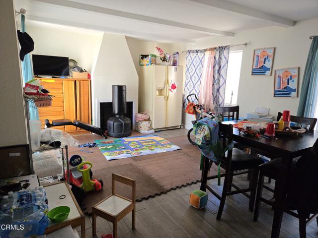102 E Ventura Street, Santa Paula CA: https://media.crmls.org/mediaz/9c71b770-0296-4a58-affa-aa0abc0fe215.jpg