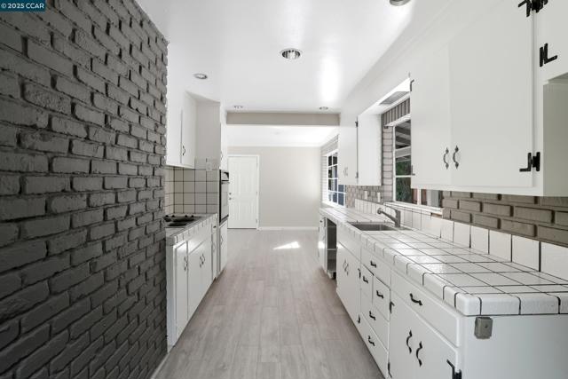 1016 Stone Valley Rd, Alamo CA: https://media.crmls.org/mediaz/9c723dc3-65f9-4698-aa07-0be6a69fcfa2.jpg