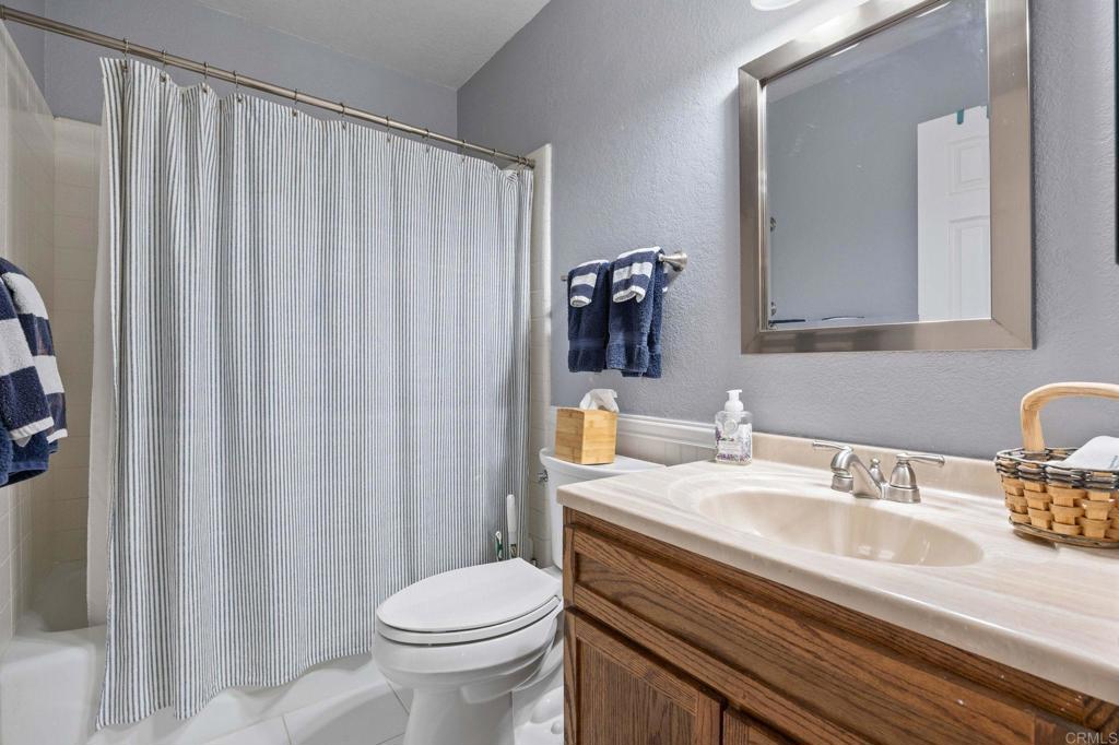 https://media.crmls.org/mediaz/9c729073-33c1-4b9d-b8eb-13898734660b.jpg?preset=X-Large