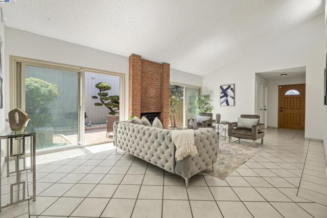 3527 Magnolia Dr, Alameda CA: https://media.crmls.org/mediaz/9c72e63b-e1a5-4c35-a99a-b275a148aaff.jpg