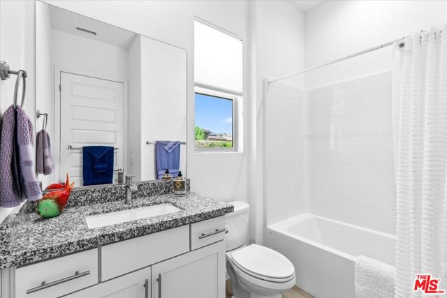33 Moscato, Rancho Mirage CA: https://media.crmls.org/mediaz/9c737e1d-63f5-4509-83e0-308038b952dc.jpg