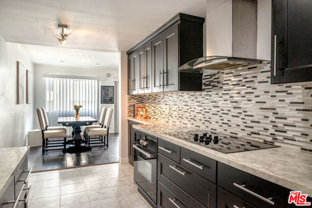 7259 Hillside Avenue, Los Angeles CA: https://media.crmls.org/mediaz/9c73a257-d42e-4c70-b15a-e75317f82fa9.jpg