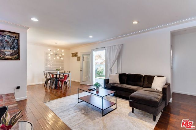 7553 GARDEN GROVE Avenue, Reseda CA: https://media.crmls.org/mediaz/9c744a8d-ac86-4424-b82b-217ecca04b9b.jpg