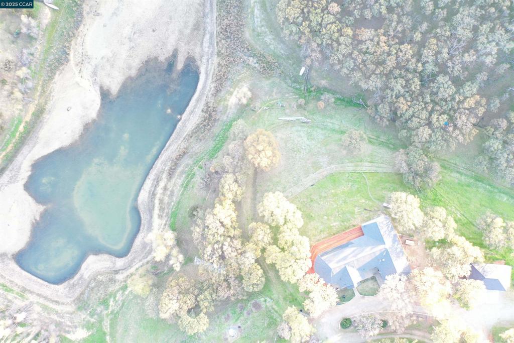 https://media.crmls.org/mediaz/9c745986-693c-482f-9647-f3401667a4ae.jpg?preset=X-Large