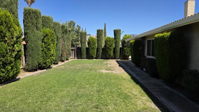 1046 Santa Barbara Street, Los Banos CA: https://media.crmls.org/mediaz/9c749c4c-e089-4972-9d7f-ca662fe712b2.jpg