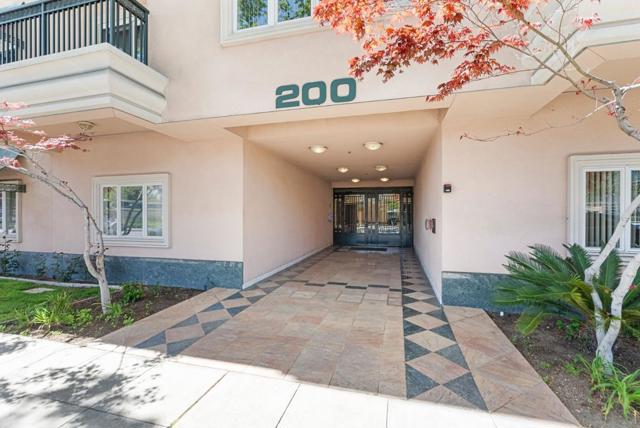 200 Sheridan Avenue, Palo Alto CA: https://media.crmls.org/mediaz/9c749e73-1905-4be0-ba88-45ff5b1450e5.jpg
