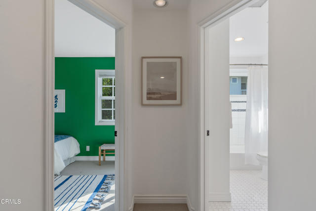 519 Paulette Place, La Canada Flintridge CA: https://media.crmls.org/mediaz/9c74a68e-75b6-402b-a5d6-6a3cd6c313f7.jpg