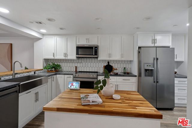 140 Ocean Park Boulevard, Santa Monica CA: https://media.crmls.org/mediaz/9c752494-6f5f-40ba-9ddc-dae9215b05c8.jpg