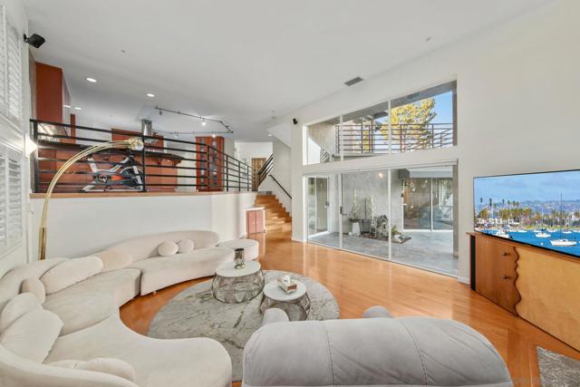 10164 Vivera Dr, La Mesa CA: https://media.crmls.org/mediaz/9c754621-21e0-48e4-b00f-936e8512fcd4.jpg
