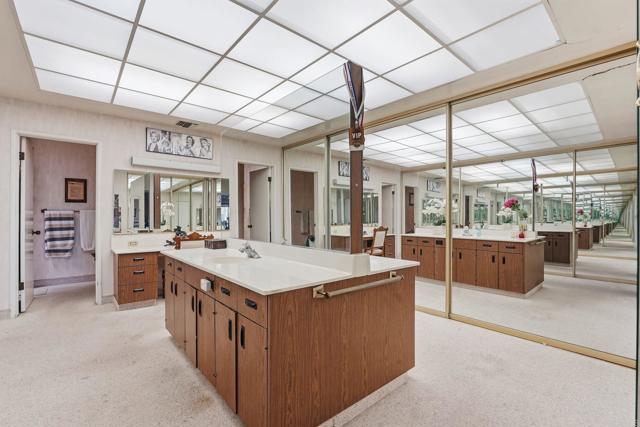 9902 Heavenly Way, La Mesa CA: https://media.crmls.org/mediaz/9c756485-7053-4d46-828e-9db80fea4e6c.jpg