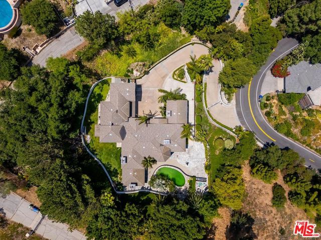 732 Saint Katherine Drive, La Canada Flintridge CA: https://media.crmls.org/mediaz/9c759fc1-ce6a-42dd-bf49-2d3ca49831fd.jpg