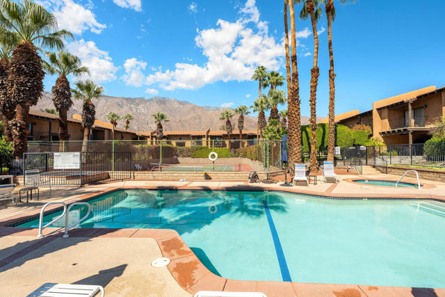 291 E Mel Avenue, Palm Springs CA: https://media.crmls.org/mediaz/9c75f375-c759-44b5-8a78-40b6fddec8dc.jpg