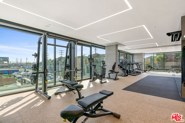 3688 Overland Avenue, Los Angeles CA: https://media.crmls.org/mediaz/9c75fa0d-ef3f-4c55-a000-dea51c392277.jpg