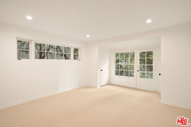 440 24th Street, Santa Monica CA: https://media.crmls.org/mediaz/9c761cbf-49b6-4e8c-b78e-9dc4e1a0e199.jpg