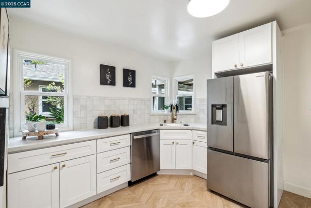 5810 Estates Dr, Oakland CA: https://media.crmls.org/mediaz/9c7660b5-8c9f-4a34-8ad0-755281d2158b.jpg