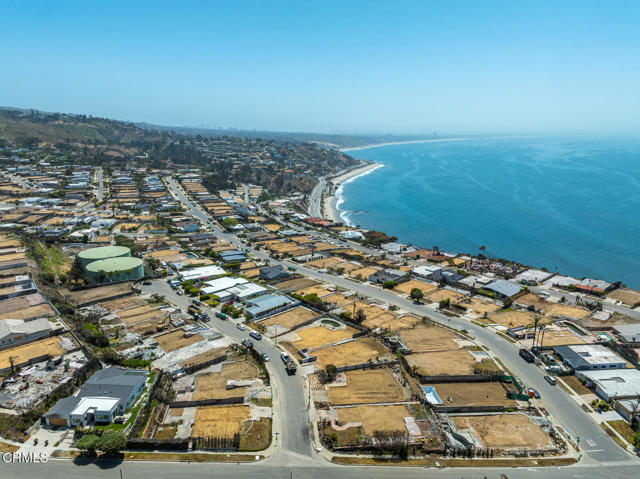 18449 Kingsport Drive, Malibu CA: https://media.crmls.org/mediaz/9c76e390-c5d5-4192-aab7-96af85e66c93.jpg