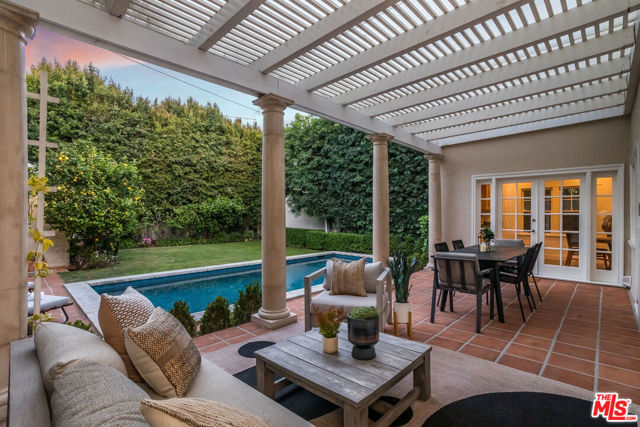 1622 N Orange Grove Avenue, Los Angeles CA: https://media.crmls.org/mediaz/9c76f05f-bb2e-4c08-94a1-05de2157badc.jpg