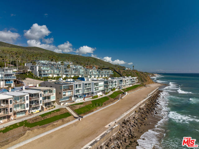 11862 Starfish Lane, Malibu CA: https://media.crmls.org/mediaz/9c771970-a176-463d-baa9-9a105f09c091.jpg
