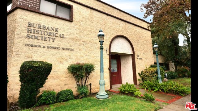 1105 W Clark Avenue, Burbank CA: https://media.crmls.org/mediaz/9c77c57f-4f30-4cb5-a502-51ad70ea80b5.jpg