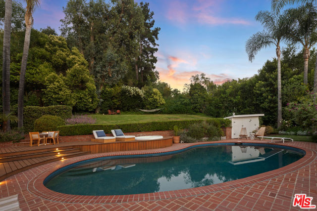 11818 Laurel Hills Road, Studio City CA: https://media.crmls.org/mediaz/9c77ec3a-9fce-431e-b7fd-2b8a25a933bf.jpg