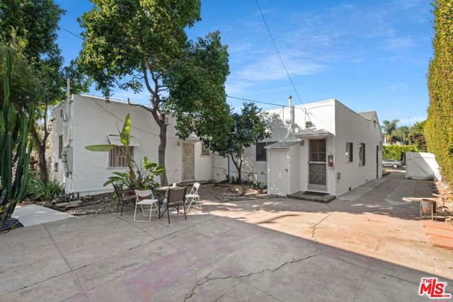 934 N La Jolla Avenue, West Hollywood CA: https://media.crmls.org/mediaz/9c7834f6-df79-4bb8-804f-96e657f0a8b6.jpg
