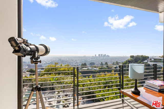 1501 Viewsite Terrace, Los Angeles CA: https://media.crmls.org/mediaz/9c79cced-e594-42f5-9d7c-516f5b2816a0.jpg