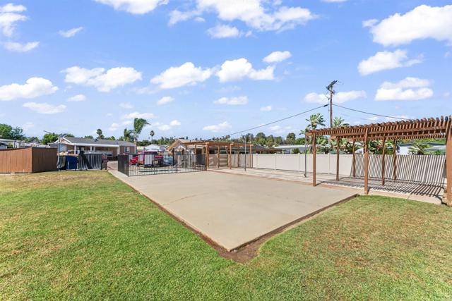 12044 Royal Road, El Cajon CA: https://media.crmls.org/mediaz/9c7a3667-4838-475d-9603-60bb7fe2ed74.jpg