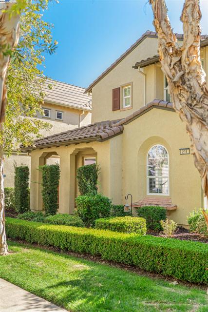 215 W Santa Cruz Way, Mountain House CA: https://media.crmls.org/mediaz/9c7aaf3b-8d12-4c22-bba9-c24f28a9714b.jpg