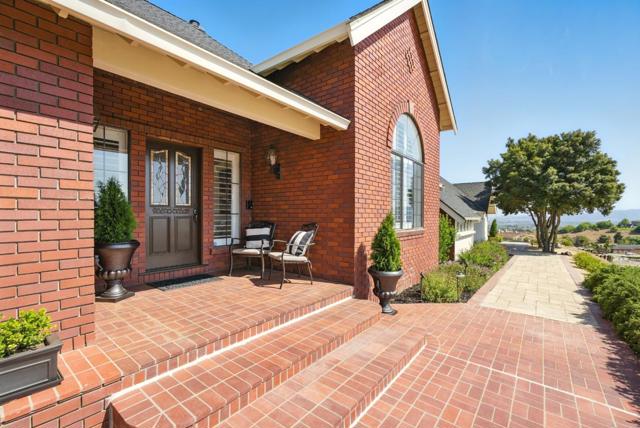 2525 Bridle Path Drive, Gilroy CA: https://media.crmls.org/mediaz/9c7aba46-783d-49c2-923a-fa45f2423f79.jpg