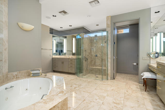45 Mirada Circle, Rancho Mirage CA: https://media.crmls.org/mediaz/9c7af768-01f8-4939-9ebb-bc2f852aa0d5.jpg
