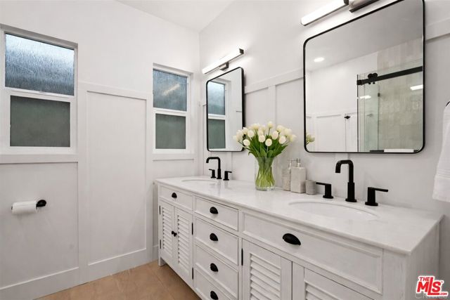 5439 Gentry Avenue, Valley Village CA: https://media.crmls.org/mediaz/9c7b0d12-926e-4a44-96b4-c59afd2c202c.jpg