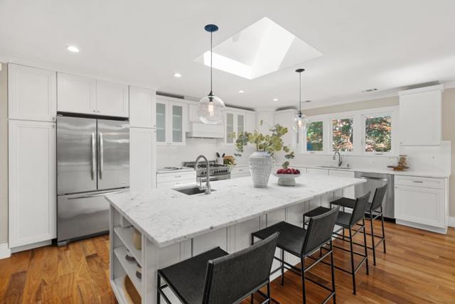 1271 Petersen Court, Los Altos CA: https://media.crmls.org/mediaz/9c7b6a48-18a7-4784-930a-759c4c3c9d90.jpg