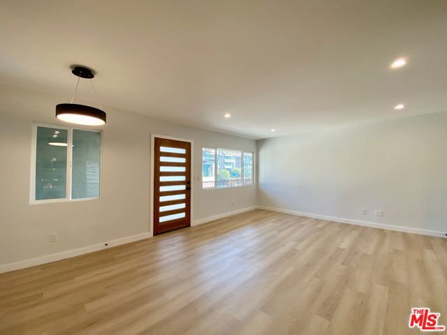 3207 W 3rd Street, Los Angeles CA: https://media.crmls.org/mediaz/9c7b8bf5-4f2f-44a6-9be8-a012429aaec7.jpg