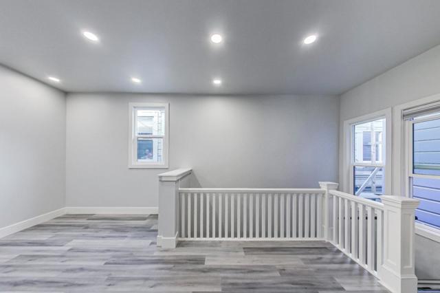 811 Oak Street, San Francisco CA: https://media.crmls.org/mediaz/9c7bbcab-e563-4014-8e09-768d3b1d7ecf.jpg