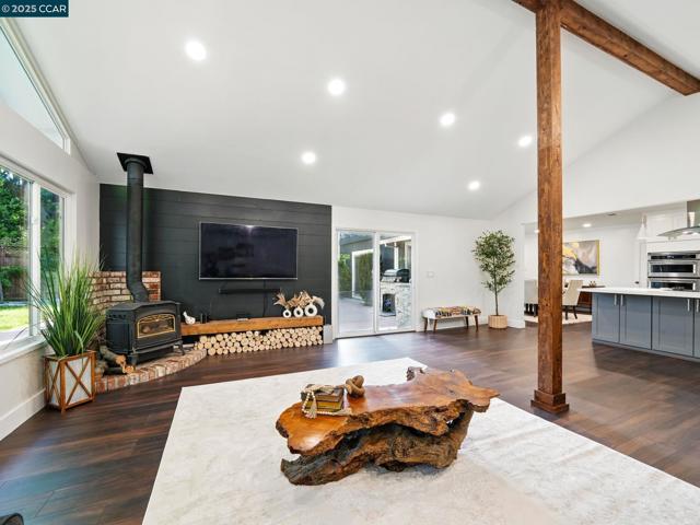 1836 Newell Ave, Walnut Creek CA: https://media.crmls.org/mediaz/9c7bcdc7-fd16-4e0a-a8b6-2babece482f1.jpg