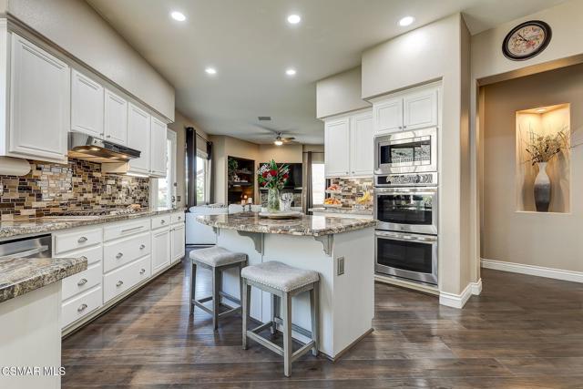 28097 Promontory Lane, Valencia CA: https://media.crmls.org/mediaz/9c7db438-2ab1-4b8a-a963-fb0dbd96cc83.jpg