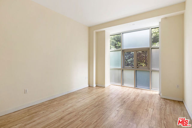 630 W 6th Street, Los Angeles CA: https://media.crmls.org/mediaz/9c7dd910-fd96-483a-8ff7-e36a892926e0.jpg