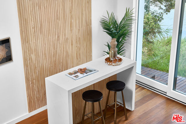 5106 Pacific Avenue, Marina del Rey CA: https://media.crmls.org/mediaz/9c7e0582-5b3b-4ab6-9bf4-187fd74f4897.jpg