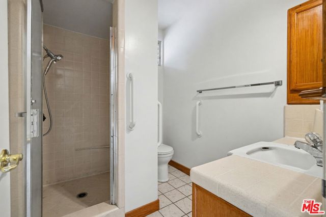 1314 Palms Boulevard, Venice CA: https://media.crmls.org/mediaz/9c7e26d3-71fe-40e2-9692-35d459eea50e.jpg