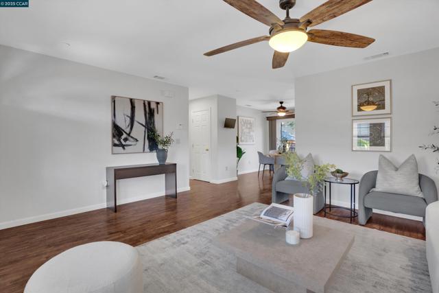 6911 Brentwood Blvd, Brentwood CA: https://media.crmls.org/mediaz/9c7e4244-773d-461e-a5ee-a87fce15d649.jpg
