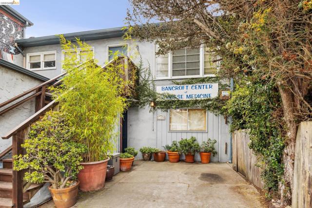 1718 Bancroft Way, Berkeley CA: https://media.crmls.org/mediaz/9c7ee2a5-242f-4e2e-964b-52119b34c6bd.jpg
